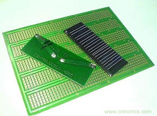 微型太陽能供電板DIY，給手電筒收音機(jī)供電