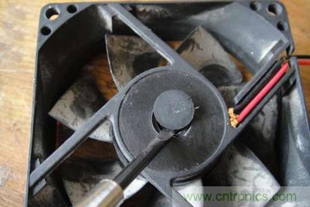 想減少電費(fèi)嗎？DIY一個(gè)迷你風(fēng)力發(fā)電機(jī)吧