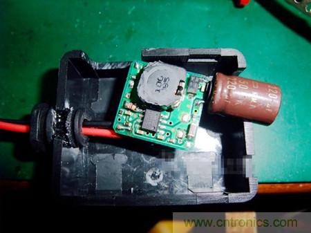 DIY：自制安全高效車(chē)用手機(jī)充電器