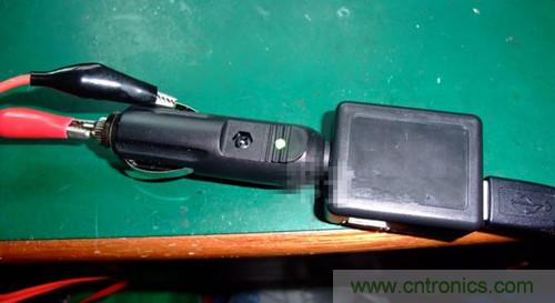 DIY：自制安全高效車(chē)用手機(jī)充電器
