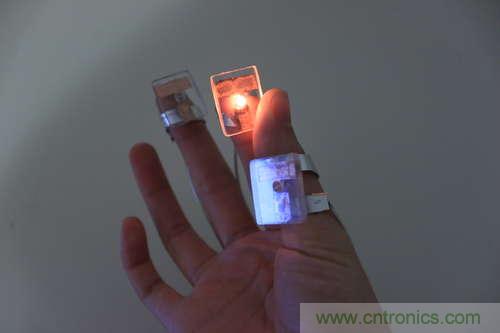 LED多點(diǎn)觸控手套DIY：把各部分焊接起來，測試