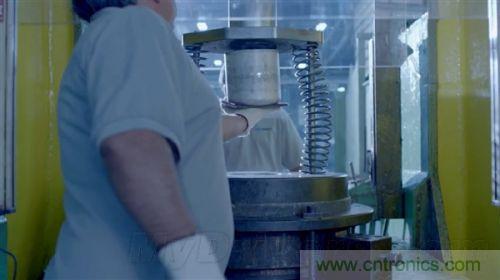 顛覆傳統(tǒng)設(shè)計，蘋果全新Mac Pro生產(chǎn)線探秘