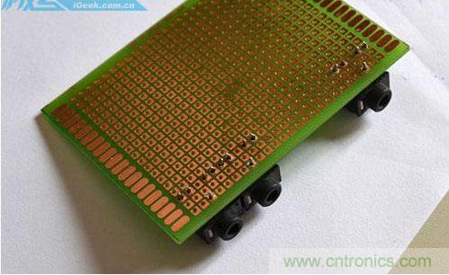 DIY：自制超炫音頻分配器，實現(xiàn)音箱共用