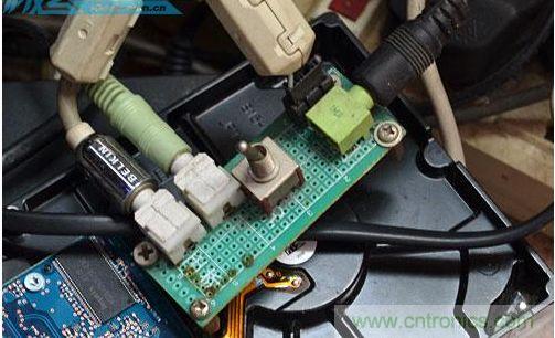 DIY：自制超炫音頻分配器，實現(xiàn)音箱共用