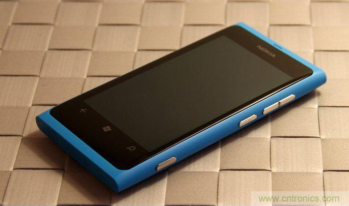 拆解諾基亞Lumia800,做工依舊精細(xì)！