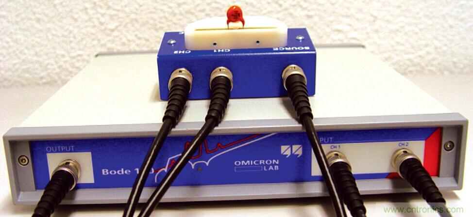 圖4 帶外部適配器的矢量網(wǎng)絡(luò)分析儀(VNA)