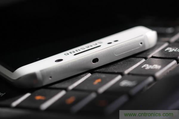三星S6 Edge+拆解：比S6 Edge加在哪里？