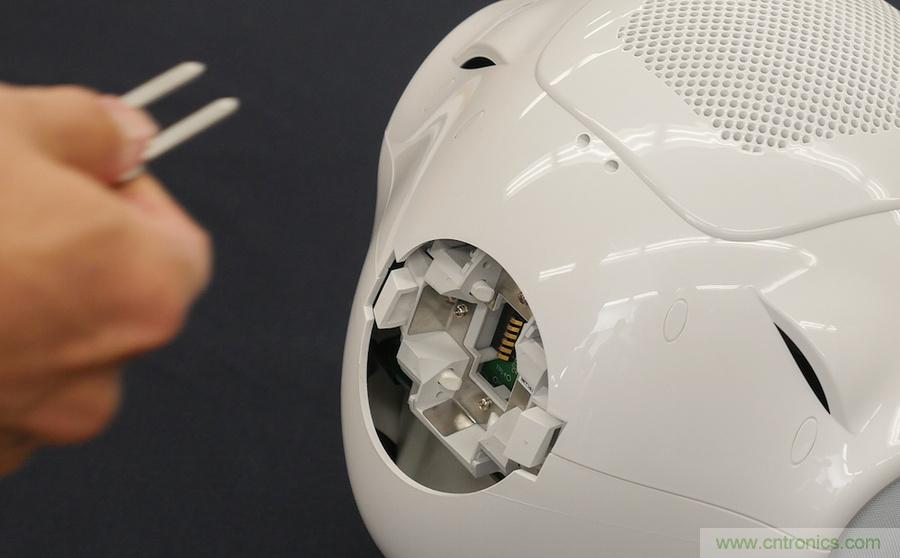 拆解筆記本不過(guò)癮，那就來(lái)拆拆日本情感機(jī)器人吧！