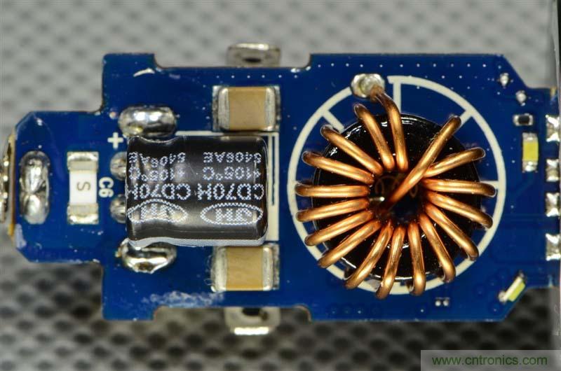 小米車(chē)載充電器拆解評(píng)測(cè)：49元能讓這枚&ldquo;子彈&rdquo;飛多遠(yuǎn)？