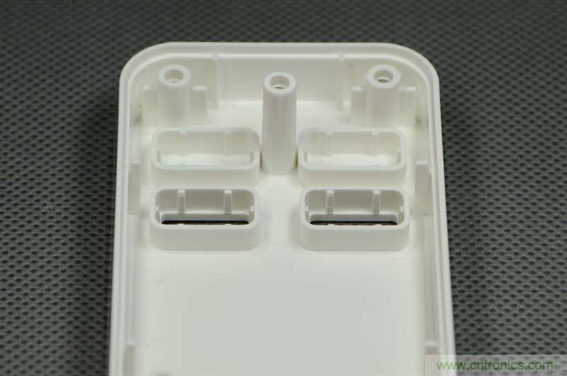 航嘉智能插線板拆解評(píng)測(cè)：看老牌機(jī)電如何&rdquo;秒殺&ldquo;后起之秀