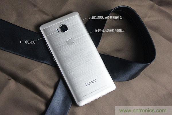 2015年9款千元智能手機(jī)橫評(píng)：誰(shuí)才是紅海霸主？