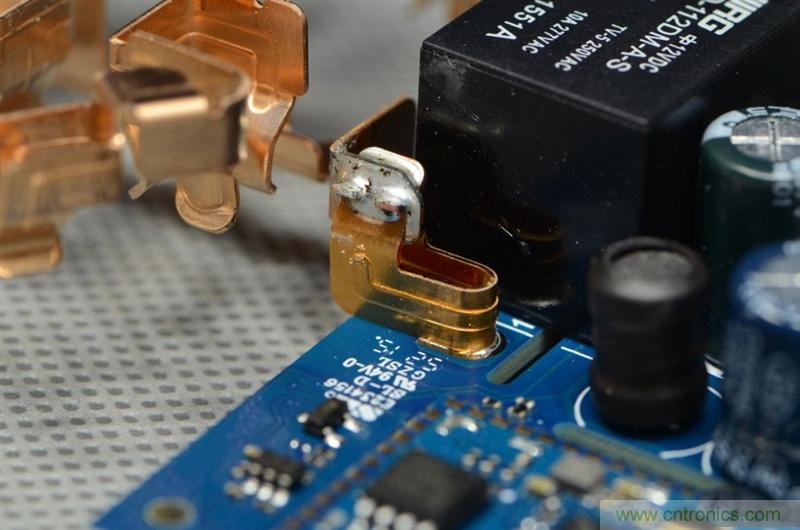 做工怒贊 神秘芯片！小米智能插線板拆解、評測