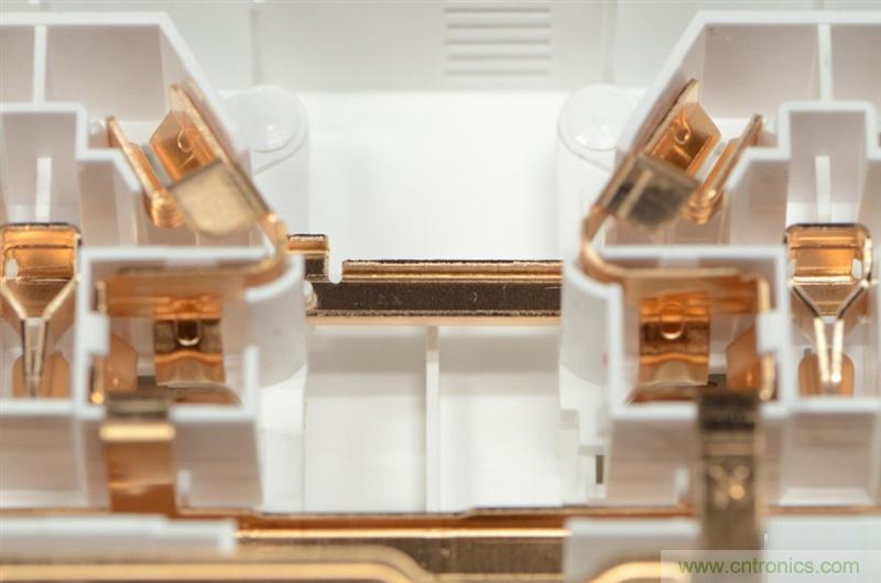 做工怒贊 神秘芯片！小米智能插線板拆解、評測