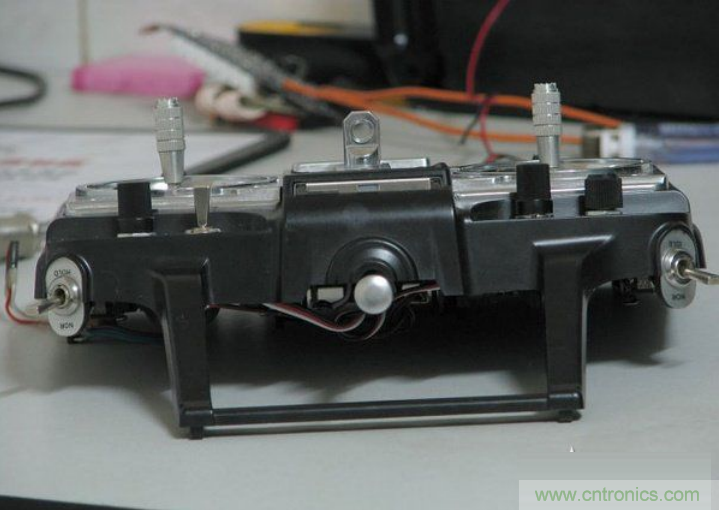 無人機 DIY 制作全過程，酷得不要不要的！