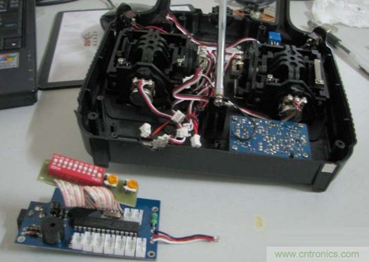 無人機 DIY 制作全過程，酷得不要不要的！