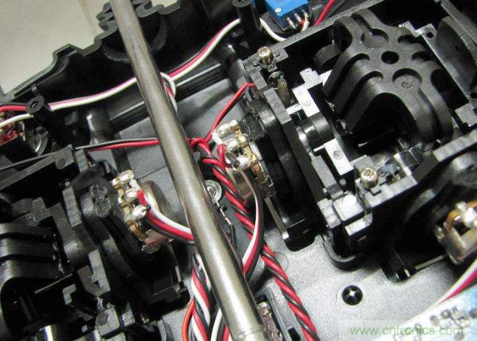 無人機 DIY 制作全過程，酷得不要不要的！