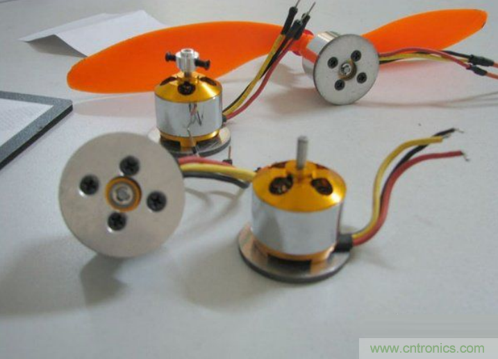 無人機 DIY 制作全過程，酷得不要不要的！