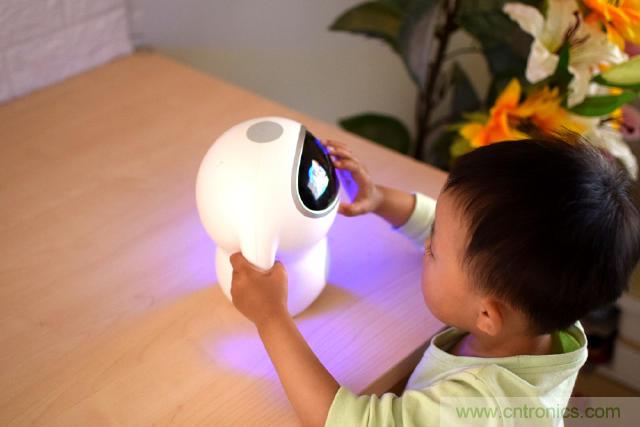 &ldquo;爸爸再不陪我，我就長大了&rdquo;&mdash;&mdash;小騰機(jī)器人