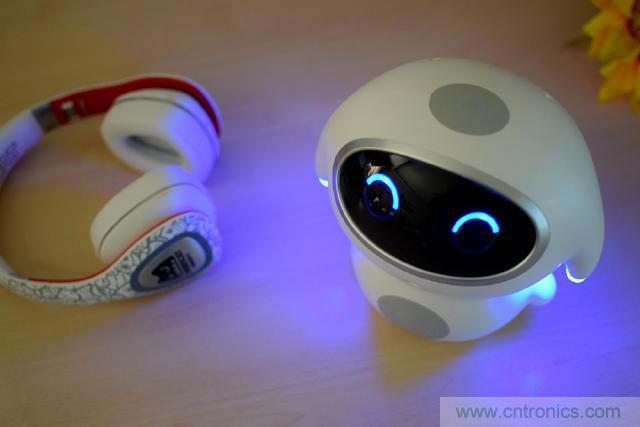 &ldquo;爸爸再不陪我，我就長大了&rdquo;&mdash;&mdash;小騰機(jī)器人