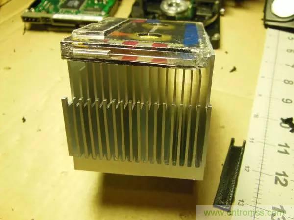 廢舊收音機(jī)如何變身成酷炫機(jī)器人？