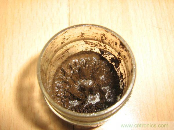 藝術(shù)源于生活，用生活中的物件也能制作磁流體