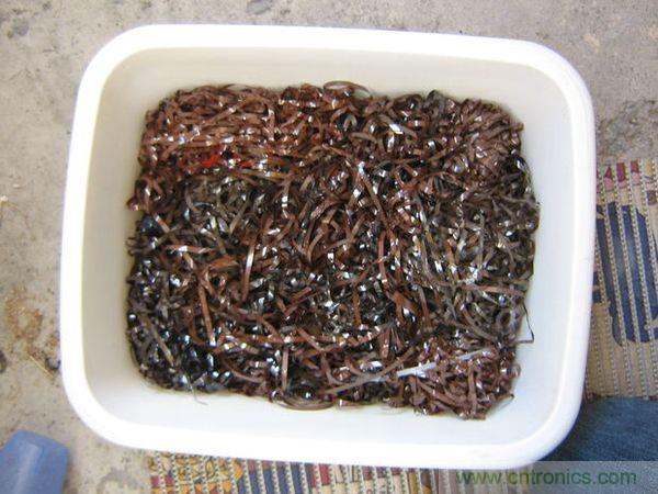 藝術(shù)源于生活，用生活中的物件也能制作磁流體