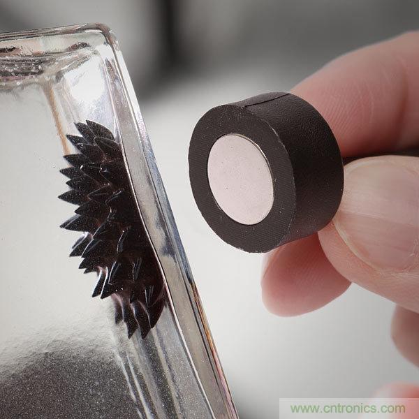 藝術(shù)源于生活，用生活中的物件也能制作磁流體