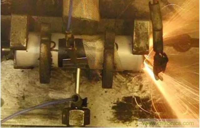 鋰離子電池安全測(cè)試解析：擠壓、針刺、短路