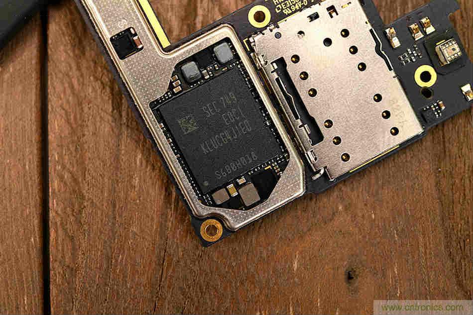 拆解魅族15 Plus：玩轉(zhuǎn)了新概念，但其工藝究竟如何？