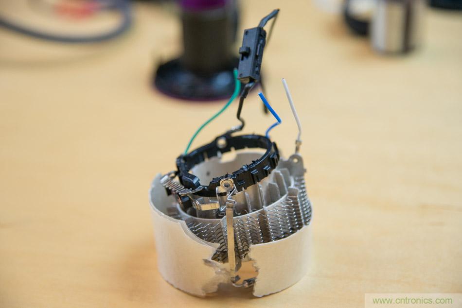 拆解戴森吹風(fēng)機(jī)：近三千元的價(jià)格貴在哪？