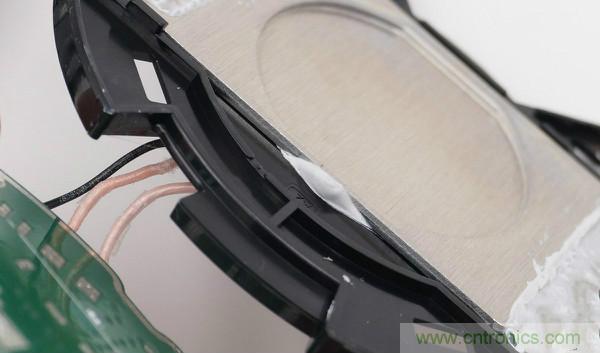 拆解華為保時(shí)捷設(shè)計(jì)快充無線充電器：憑啥能賣699？