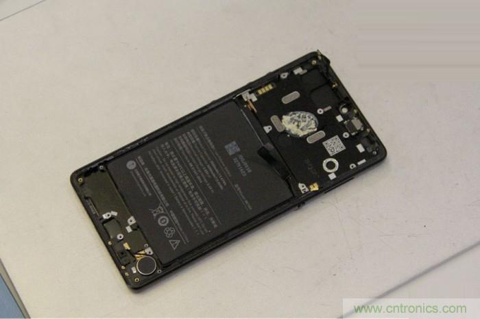 堅(jiān)果R1拆解：內(nèi)部設(shè)計究竟如何？