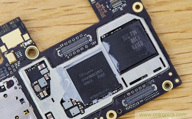 拆解黑鯊手機(jī)：多級(jí)直觸一體式液冷系統(tǒng)有什么門(mén)道？