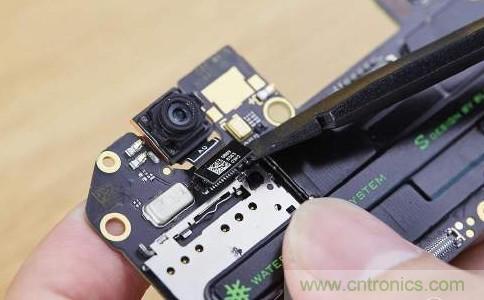 拆解黑鯊手機(jī)：多級(jí)直觸一體式液冷系統(tǒng)有什么門(mén)道？