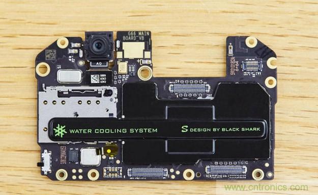 拆解黑鯊手機(jī)：多級(jí)直觸一體式液冷系統(tǒng)有什么門(mén)道？