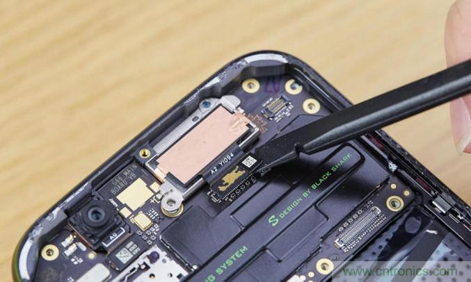 拆解黑鯊手機(jī)：多級(jí)直觸一體式液冷系統(tǒng)有什么門(mén)道？