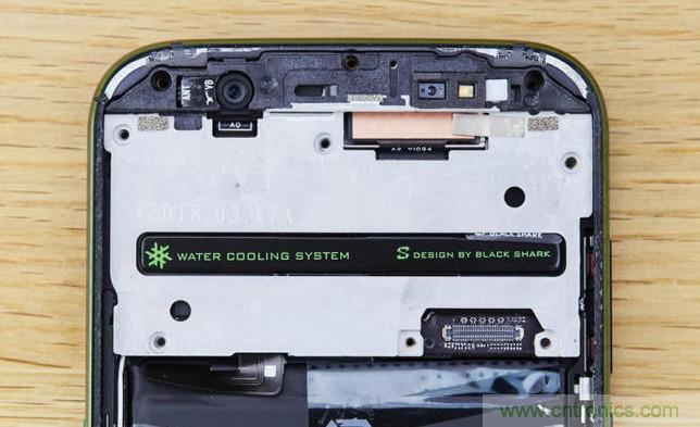 拆解黑鯊手機(jī)：多級(jí)直觸一體式液冷系統(tǒng)有什么門(mén)道？