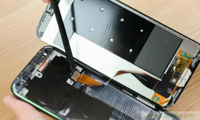 拆解黑鯊手機(jī)：多級(jí)直觸一體式液冷系統(tǒng)有什么門(mén)道？