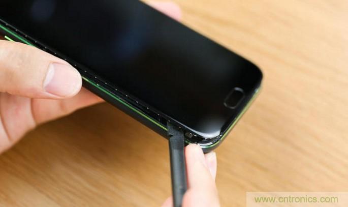 拆解黑鯊手機(jī)：多級(jí)直觸一體式液冷系統(tǒng)有什么門(mén)道？