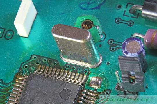 淺談晶體晶振區(qū)別、應(yīng)用范圍及用法