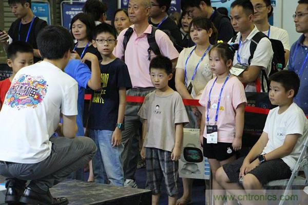 WAIE大戰(zhàn)&ldquo;利奇馬&rdquo;，3萬(wàn)真粉如約駕臨&ldquo;WAIE 2019第四屆上海國(guó)際人工智能展覽會(huì)&rdquo;