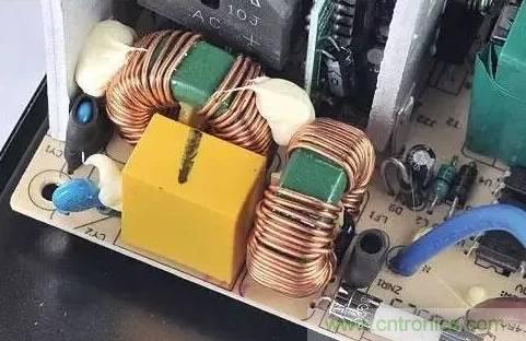 電源內(nèi)部&ldquo;一目了然&rdquo;