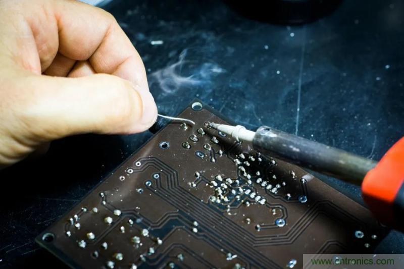 如何引腳接地十字焊盤，過孔完全接地?