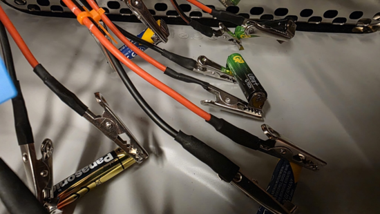 AAA電池怎么選？5款A(yù)AA堿性電池實(shí)測(cè)，結(jié)果可能出乎意料