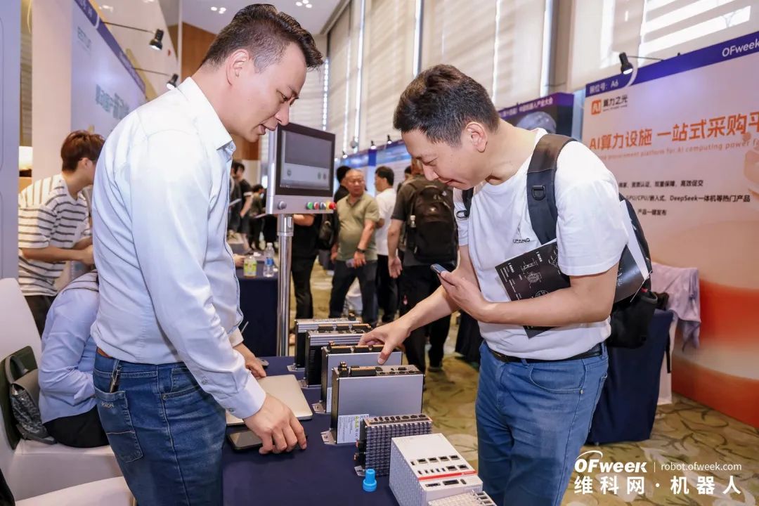 大咖齊聚，智啟新篇 | OFweek 2025（第十四屆）中國(guó)機(jī)器人產(chǎn)業(yè)大會(huì)圓滿收官！